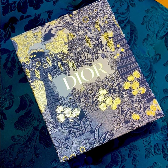 Dior box and paper